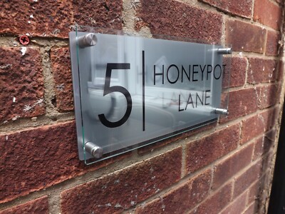 MODERN HOUSE SIGN PLAQUE DOOR NUMBER STREET GLASS EFFECT ACRYLIC ALUMINIUM NAME