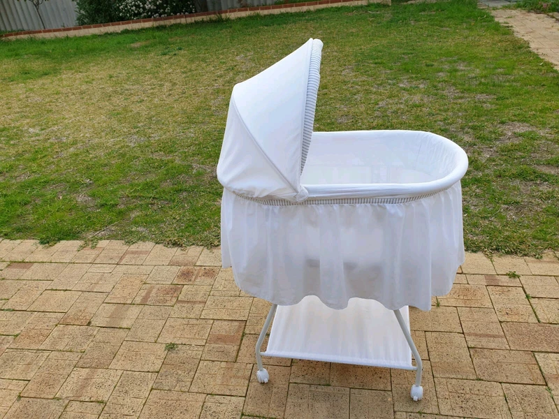 gumtree bassinet