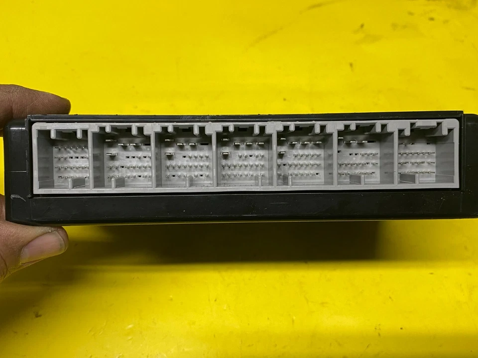 Chevrolet Impala 2006-2011 módulo de control de carrocería BCM OEM 15921353 Foto 3 de 4