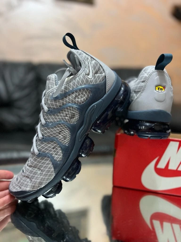 Grey nike shop vm