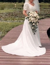 PRESERVED White beaded A-line wedding dress with detachable train Sz 6/8; 5'3"