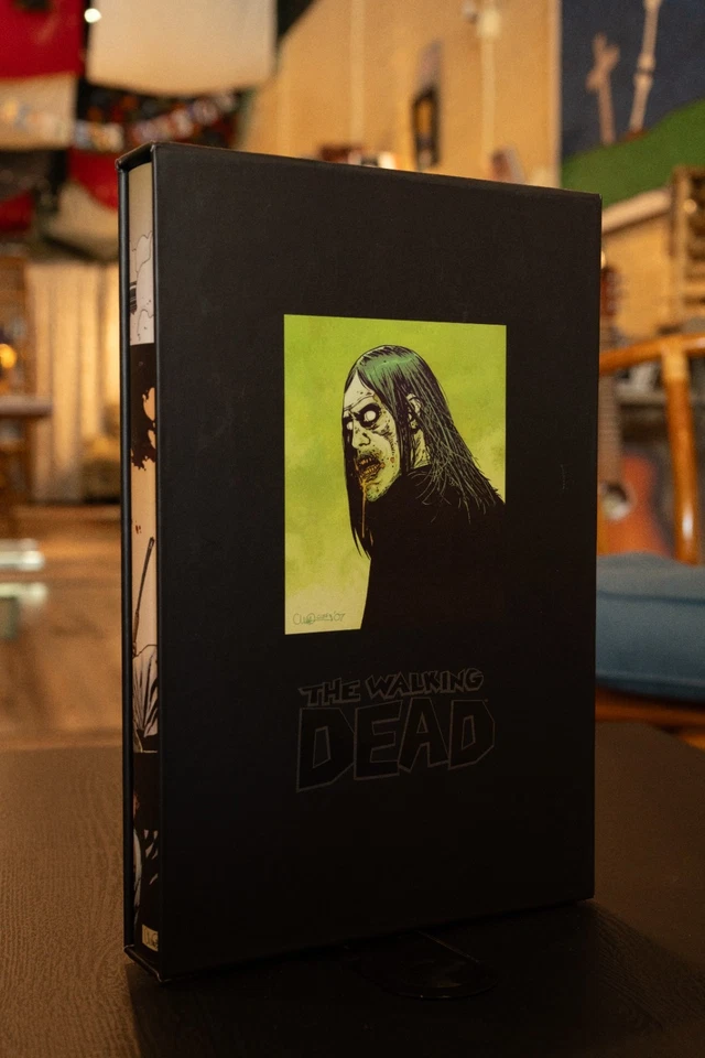 The Walking Dead Deluxe Omnibus Full Set 1-8 Foto 2 de 4