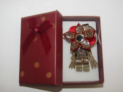 Demogorgon Keychain & Present Box Handmade Stranger Things custom Keychain - C56