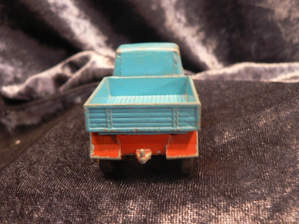 UNIMOG, Blau Rot, gelbe Felgen / schwarze Reifen MATCHBOX 1 - 75: Nr. 49, um1970 - Bild 4 von 4