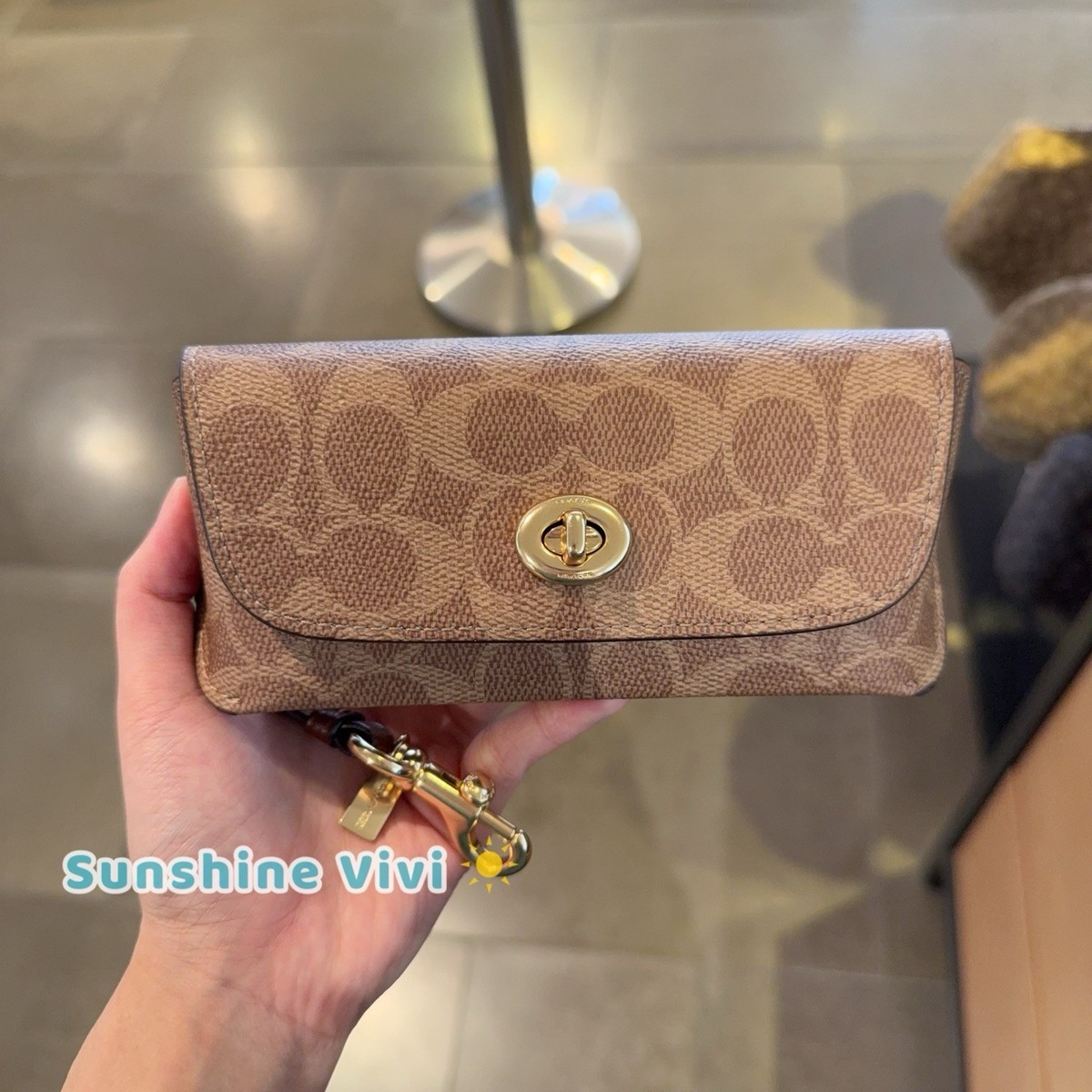 NWT Coach Sunglass Case CZ207 Tan Brown Signature Canvas  display picture 2