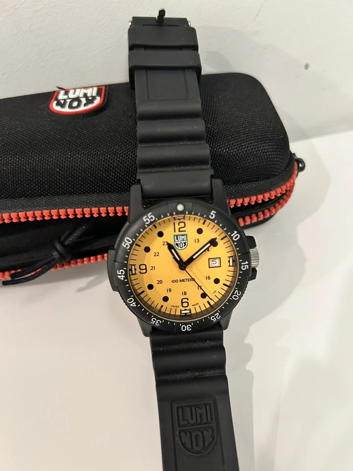 Reloj Luminox Sea Bass para hombre esfera amarilla correa de goma - X2.2005 Foto 3 de 4