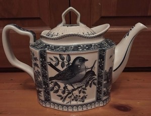 Burton & Burton Teapot Bluebird White/Blue Transfer-ware Aves Estate 2007