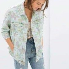 ZARA TRAFULAC WHITE WITH PINK GREEN FLORAL PATTERN 3/4 SLEEVE DENIM JACKET SMALL