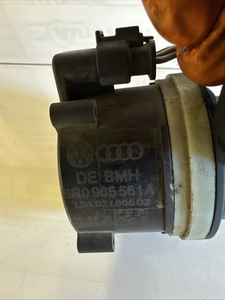 ФОЛЬКСВАГЕН POLO 1.2 TDI 2013 ДОПОЛНИТЕЛЬНЫЙ ВОДЯНОЙ НАСОС ПОДЛИННЫЙ 8R0965561A - Изображение 3 из 4