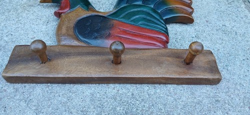 Farmhouse Wooden Carved Chicken Rooster Cockerell Wall Plaque With 3 Peg Hooks - Picture 3 of 6