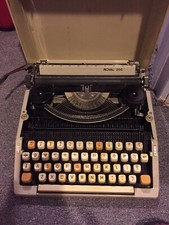 Portable Typewriter Royal 200 thumbnail