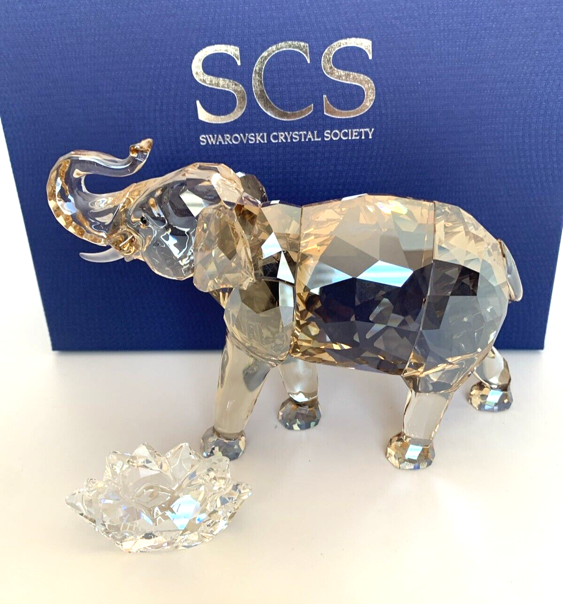 Swarovski Cinta Elephant Crystal Figurine SCS Annual Edition Swarovski Cinta Elephant Crystal Figurine SCS Annual Edition