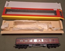 HORNBY R4129B LMS CORRIDOR BRAKE 3RD COACH NO.5206 IN LMS CRIMSON