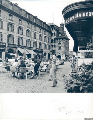 1979 Geneva Switzerland Swiss Street Visitors American Business Photo 7x9