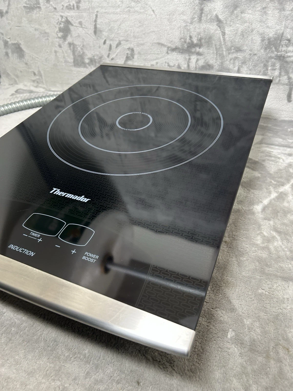 THERMADOR 15” Induction Cooktop CIT151DS15 glass single burner works great Nice
Opens in a new windo