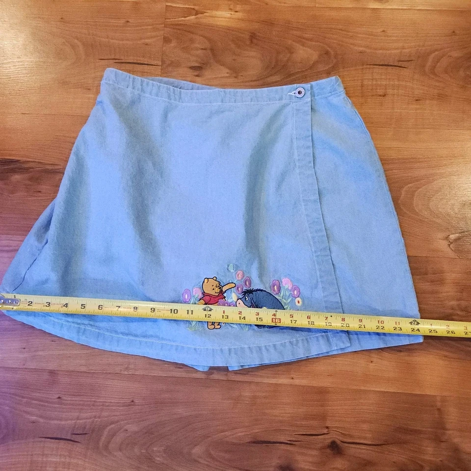 Falda corta de mezclilla azul para mujer Pooh catálogo Disney de colección con Eeyore y Pooh talla L Foto 3 de 4