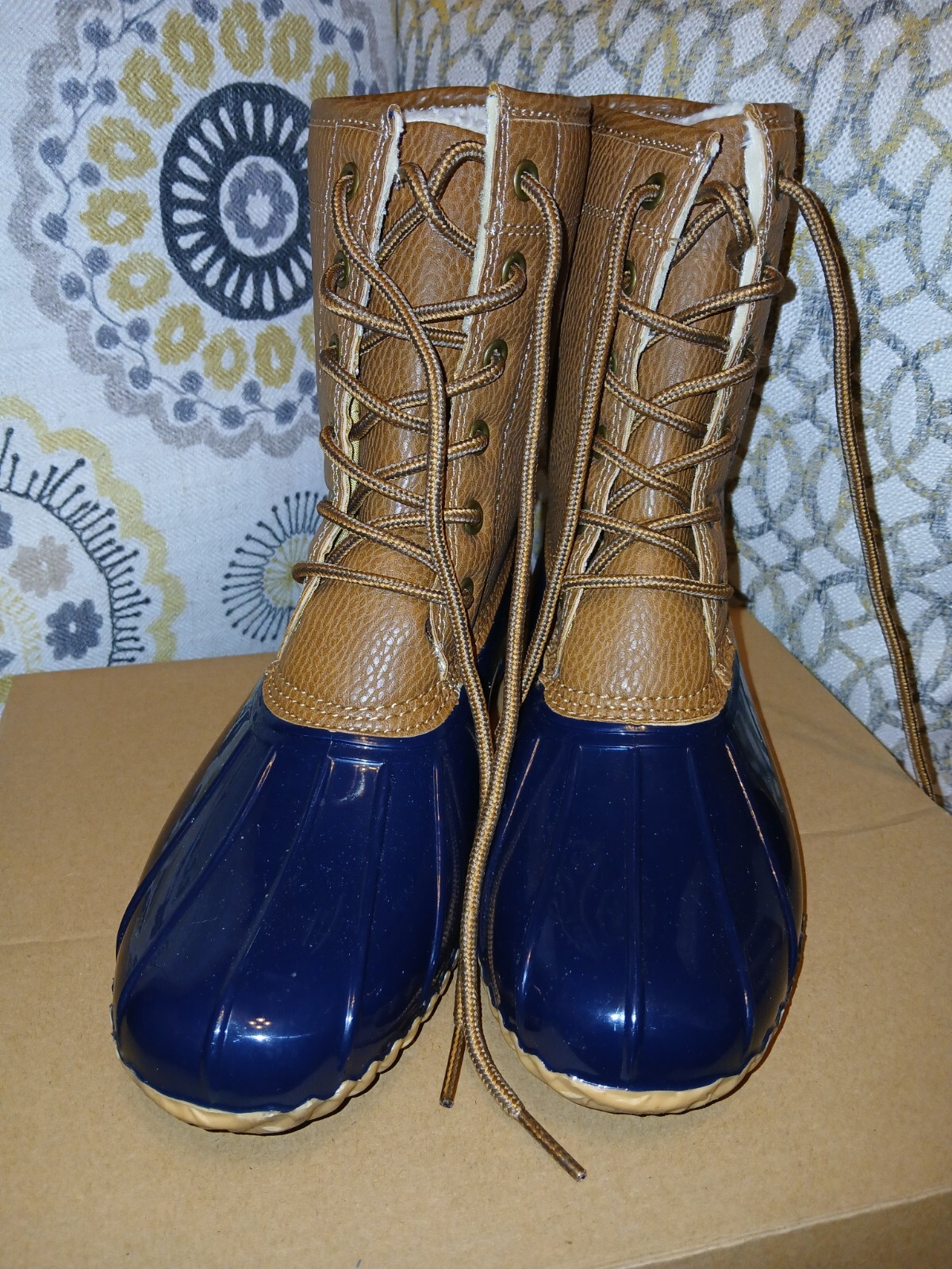 Blue rain boots size 6.5 gently used waterproof footwear-image