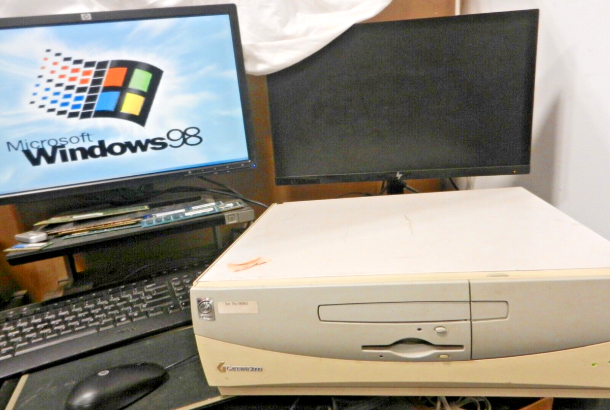 GATEWAY 2000 Vintage 1998 Desktop P55C - 233Mhz Pentium MMX 144MB