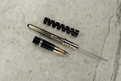 Burgundy Sheaffer Snorkel Crest, Excellent, Smooth Medium Gold Two-Tone 14k Nib - Picture 12 of 13