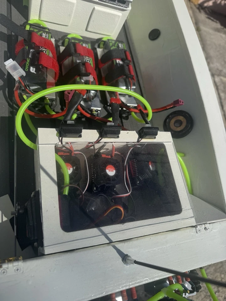 45英寸开放式渔夫三250舷外机 — 第 4/4 张图片