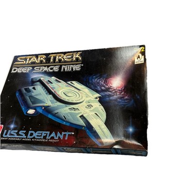 NEW AMT Star Trek Deep Space Nine U.S.S Defiant NX-74205 1:420 Scale Model Kit