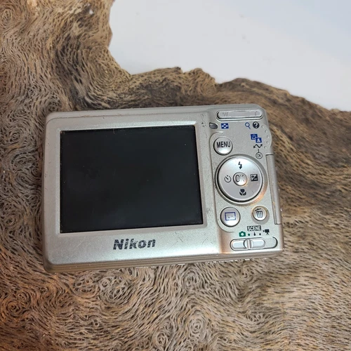 Nikon Coolpix LII Digital Camera Nikkon 3x Optical Zoom 6.2-18.6mm - Picture 2 of 9