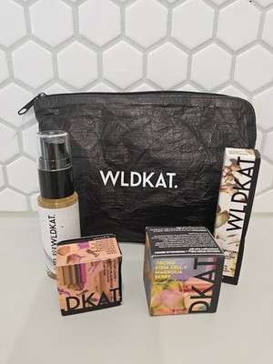 WLDKAT. 4-piece Collection Mushroom Hydration Eye Gel Skin Cleaner Face Mask