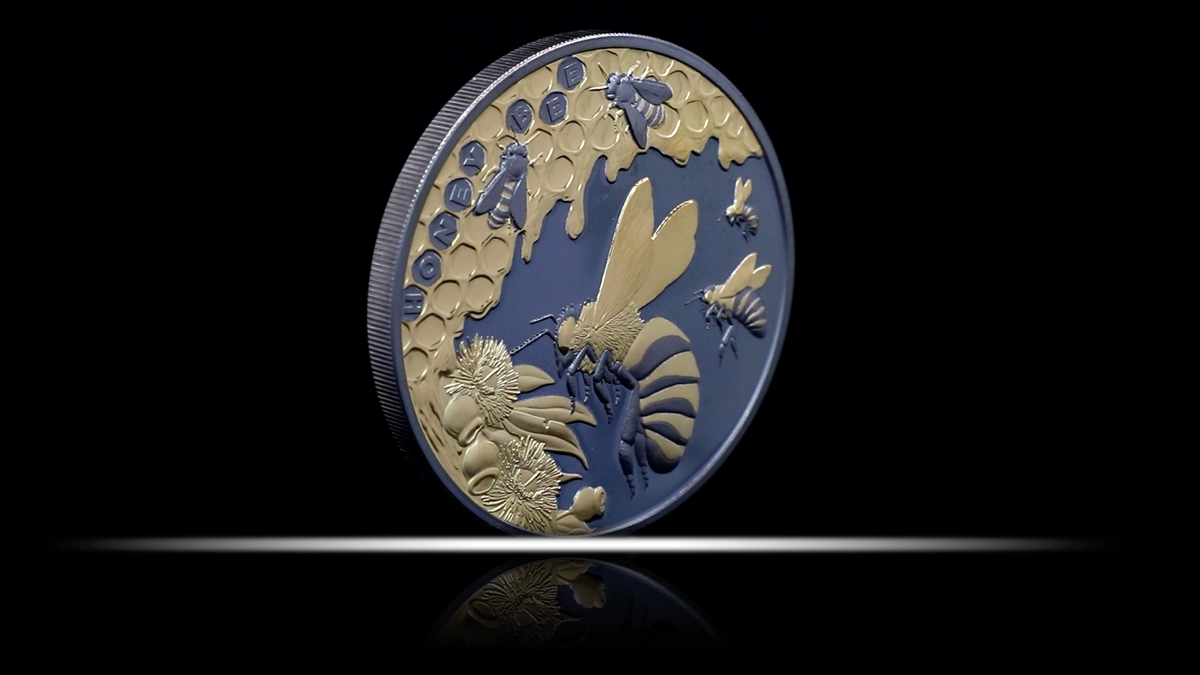 Niue 2025 HONEY BEE & Hive $1 Troy Oz Pure Silver GILDED BLACK