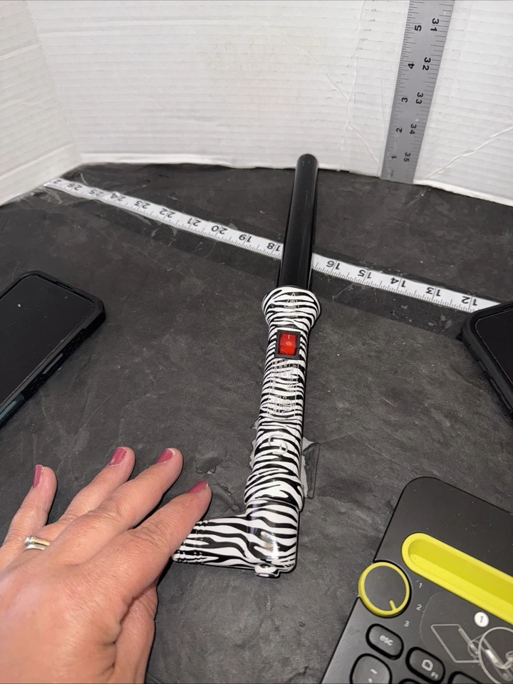 Le Angelique Zebra Print 1” Curling Rod - Image 2 of 4