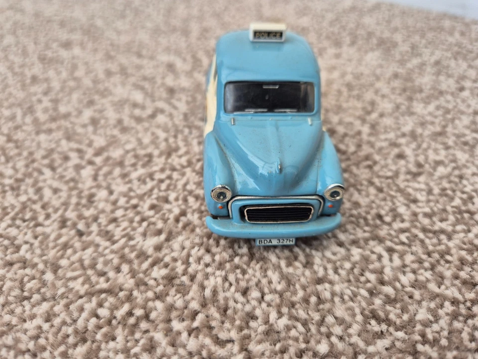 CORGI CLASSICS 1/43 MORRIS MINOR SEDÁN POLICÍA MODELO A ESCALA DIECAST - Imagen 3 de 4