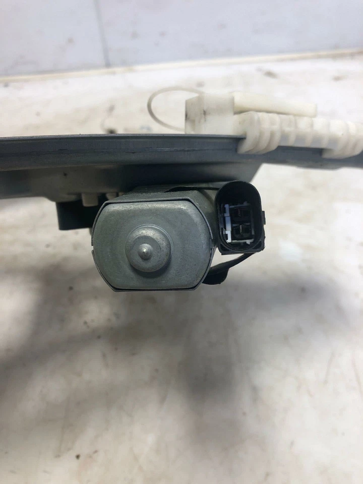 Регулятор переднего стекла Smart Fortwo 2008 - 2015 годов выпуска с двигателем под правую руку со стороны пассажира изготовитель оборудования - Изображение 3 из 3