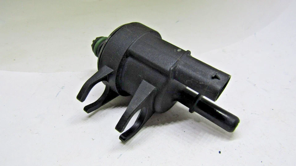 VÁLVULA DE PURGA DE BOTE DE VAPOR CP839 STD 2013 15 CHEVROLET SPARK OE Foto 2 de 4