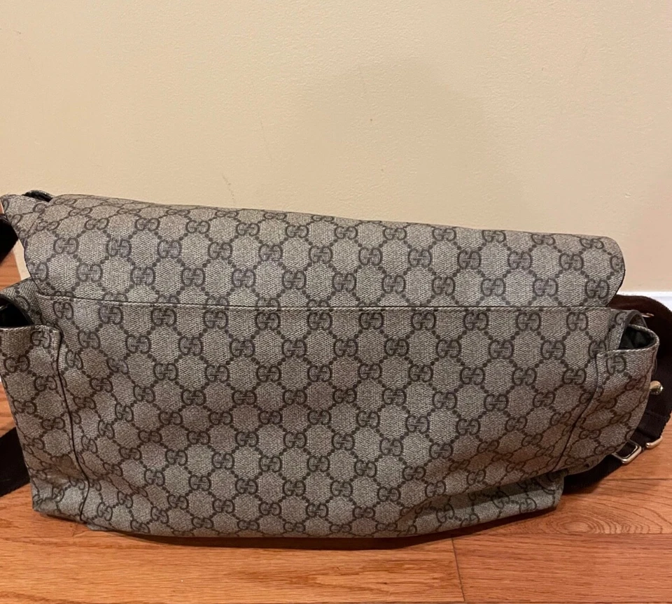 Gucci Diaper Bag, Brown, Spill-Proof, Medium with changing pad. Authentic. - Image 4 of 4
