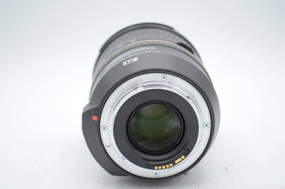 Lente Tamron SP 24-70mm f/2.8 DI VC USD para Canon EF-Mount, com tampas e capô - Imagem 2 de 4