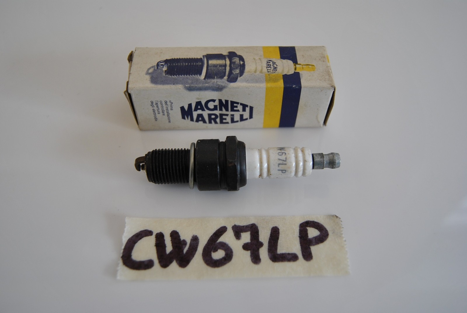 Candela CW67LP MAGNETI MARELLI Spark Plug BMW 318/320 E21 518/520 E12/E28