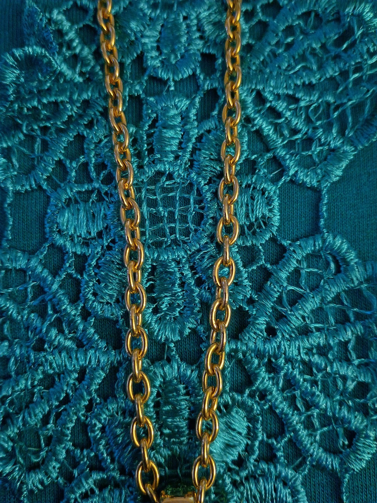 Gold Tone Circle Interconnected Ring Pendant Cabl… - image 5