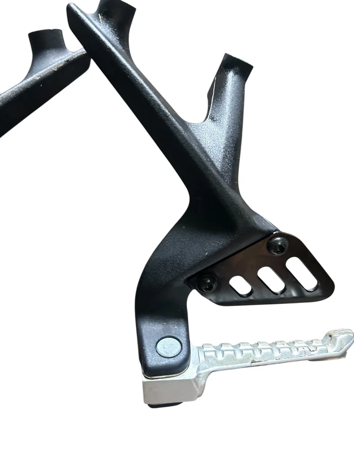 2024 Aprilia Tuono V4 1100 estriberas traseras ABS de fábrica Foto 4 de 4