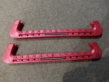 Jedna para regulowanych ochraniaczy na łyżwy lodowe. Fabrycznie nowy