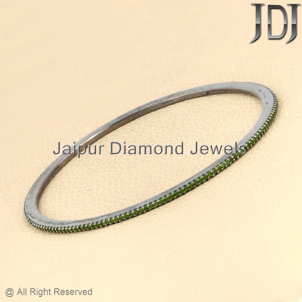 Brazalete elegante minimalista apilable de plata 925 con piedras preciosas de diopsido de cromo natural Foto 3 de 4