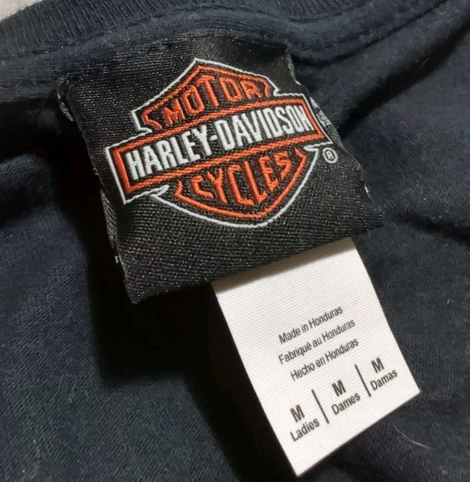 Lote de 3 camisas femininas Harley Davidson tamanho médio e grande curtas e longas - Imagem 3 de 4