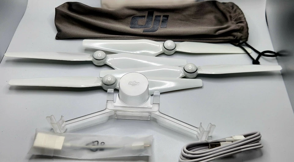 Genuine DJI Phantom 4 Series Accessories Kit | Propellers, Gimbal Holder & Cable - Image 2 of 4