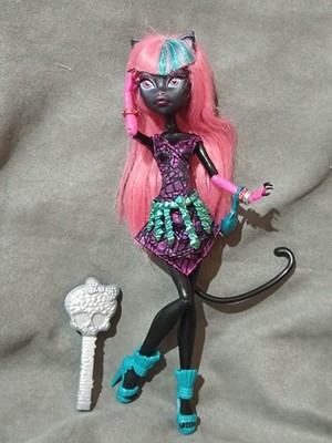MONSTER HIGH G1 - Muñeca CATTY NOIR serie ''BOO YORK'' y peine