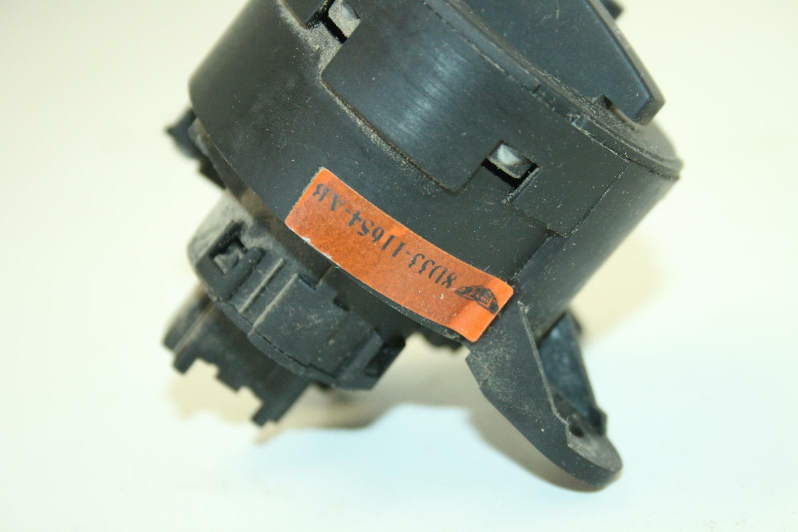 09 Aston Martin Vantage V8 Headlamp Switch 8D33-11654-AB