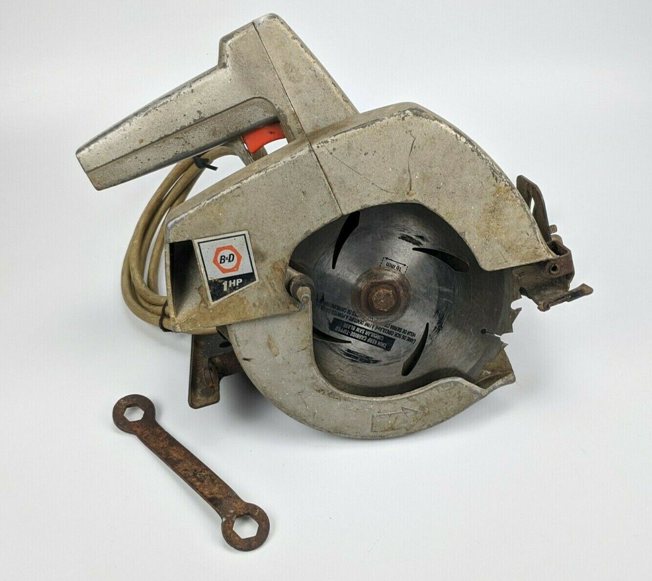 Vintage BLACK & DECKER Model 7394 Circular Saw 7 1/4