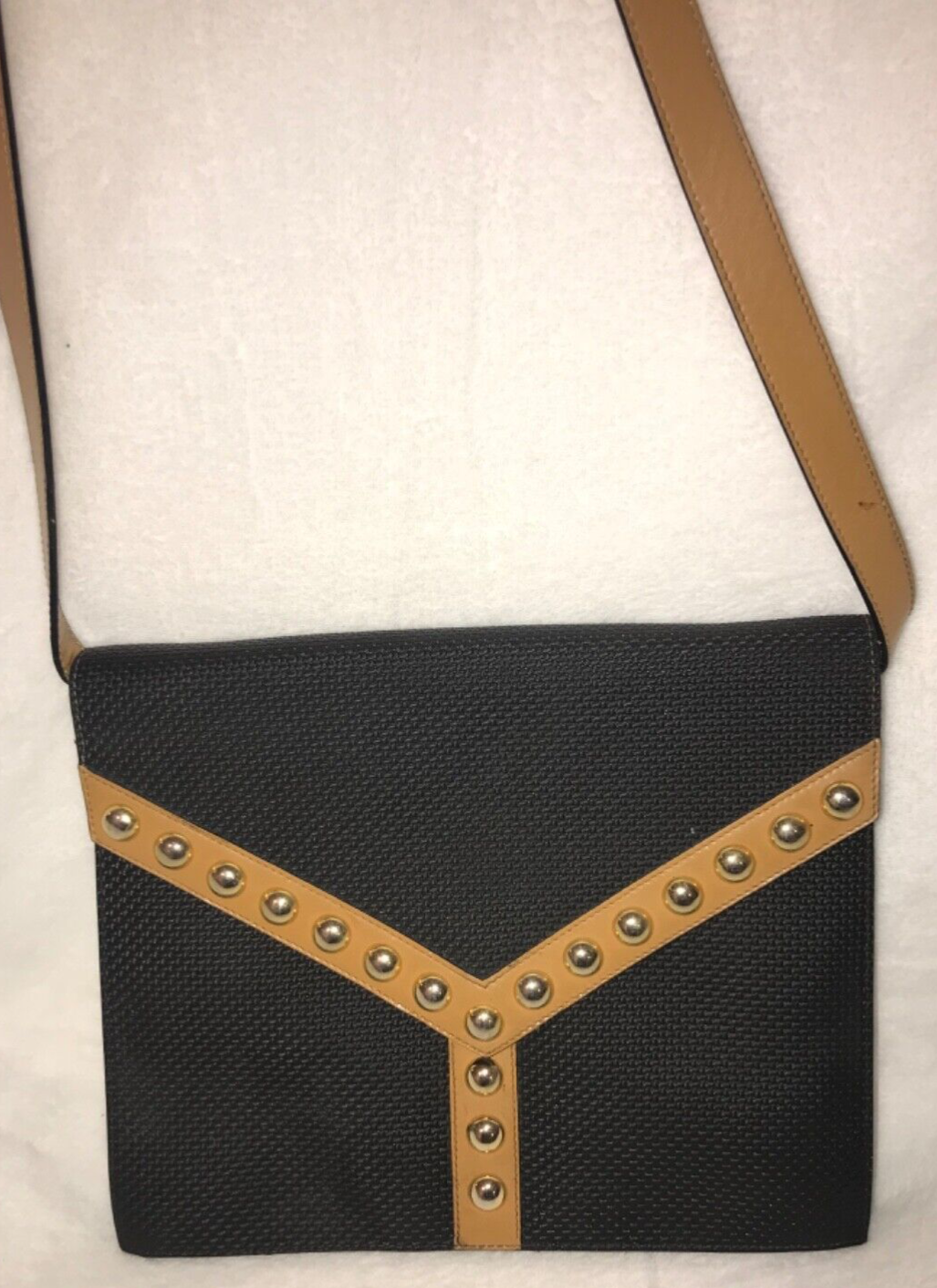 Borsa a tracolla Yves Saint Laurent vintage linea Y in pelle nera con borchie dorate