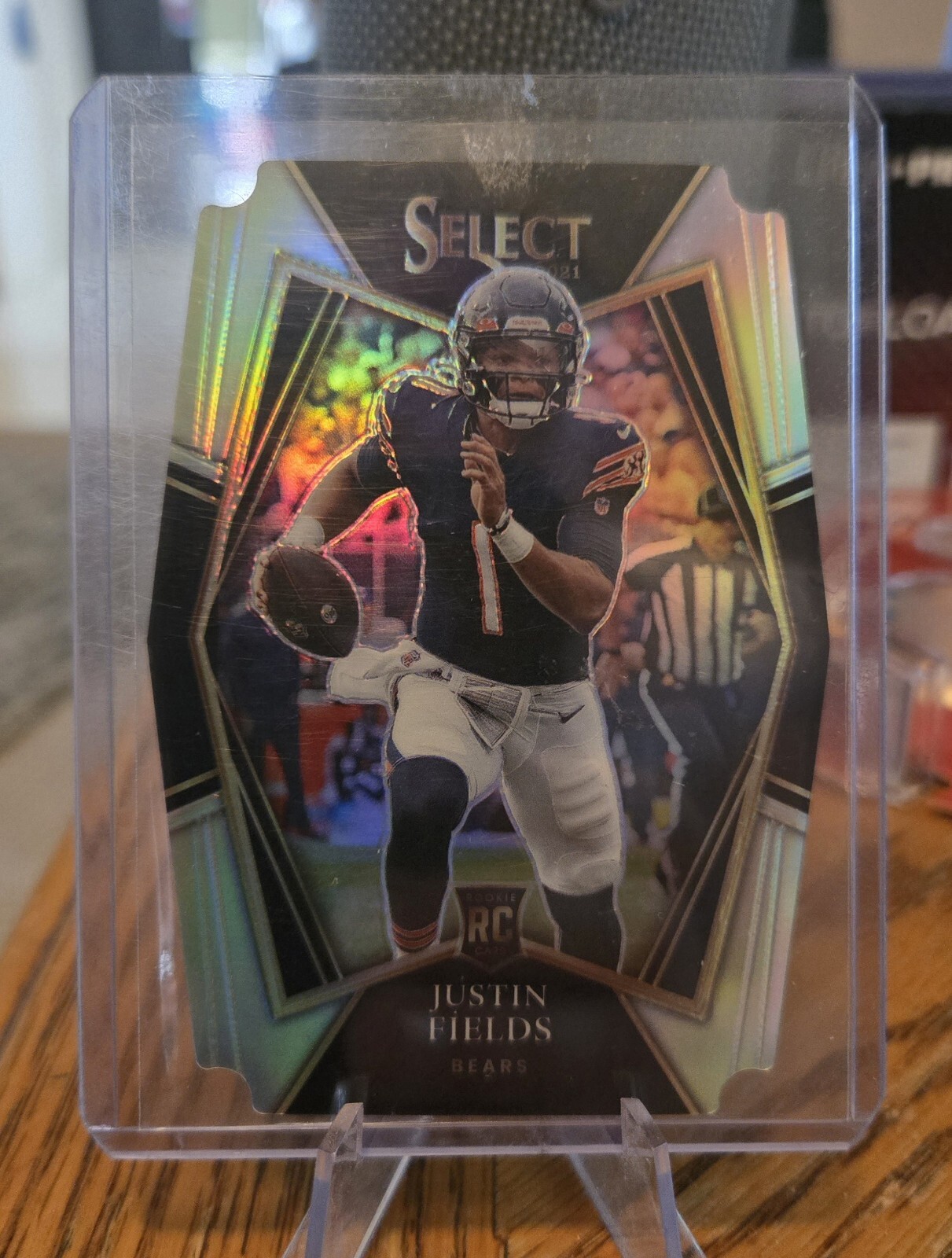 2021 Panini Select - Premier Level Silver Prizm Die-Cut #150 Justin Fields (RC)