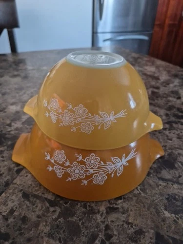 2 Vintage Pyrex Butterfly Gold 441/442 of Cinderella Nesting Mixing Bowls