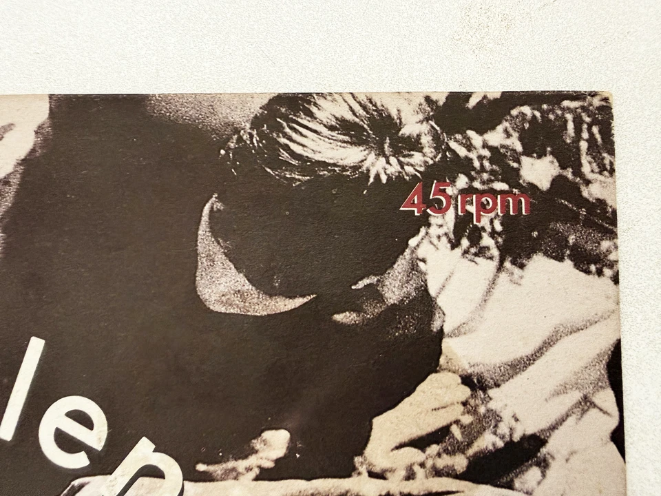 My Bloody Valentine “Strawberry Wine” UK 12” Original LAZY 07T 2500 Copies Foto 4 de 4