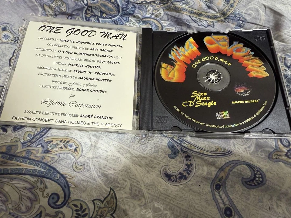 Erika Brown R&B Music Album Cd Soulful Vocals Contemporary R&B Chanteuse fémi... - Photo 3/4