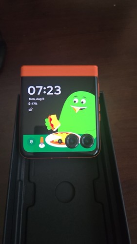 Motorola RAZR 2024 5G 256 Go (sans fil cricket) NEUF SCELLÉ - Photo 5 sur 10